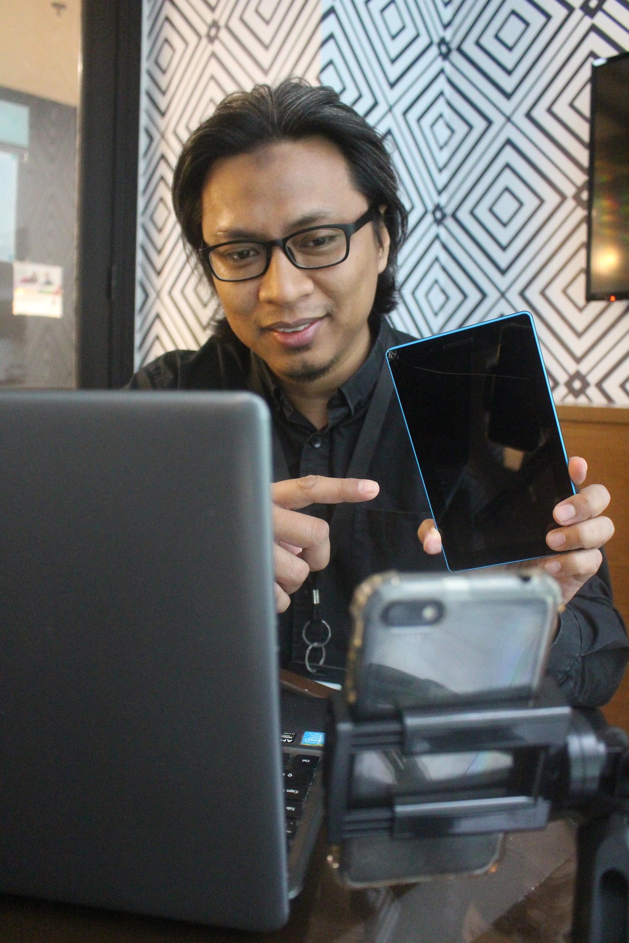 créateur de contenu utilisant un organisme de formation professionnelle en ligne pour enseigner à distance